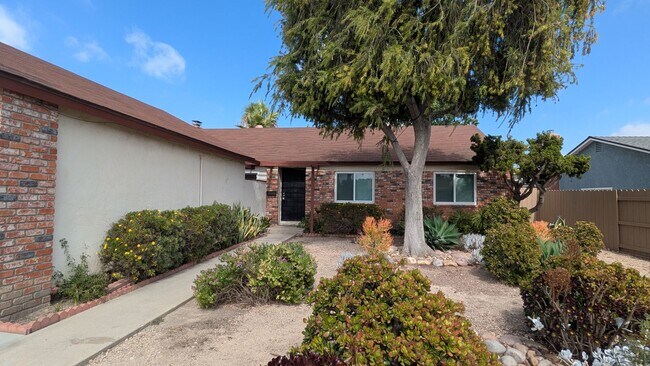 Building Photo - Move In Special!!!   Refreshed Single Level Home