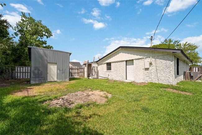 Building Photo - 2101 W Gulf St