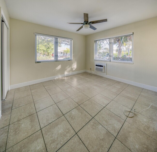 Building Photo - 101 S Palmway