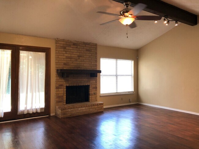 Building Photo - 6726 Country Field Dr