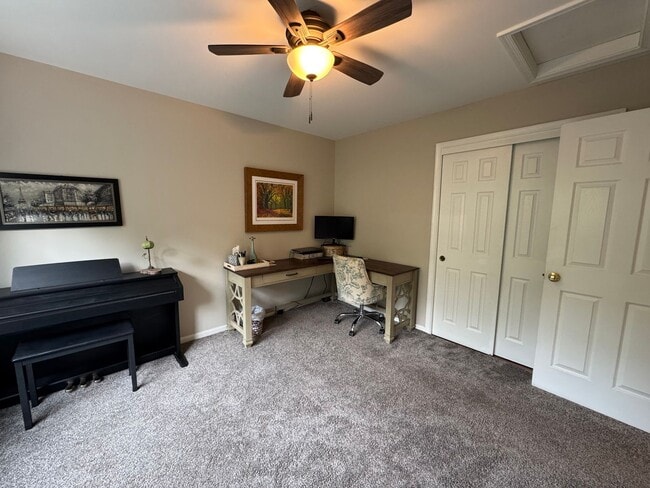 Building Photo - Stunning 4 Bed 3.5 Bath Single Family Home...