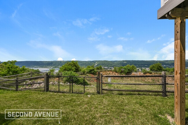 Building Photo - 2028 Cade Dr