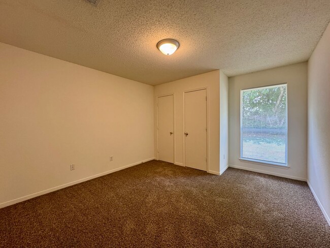 Building Photo - Duplex