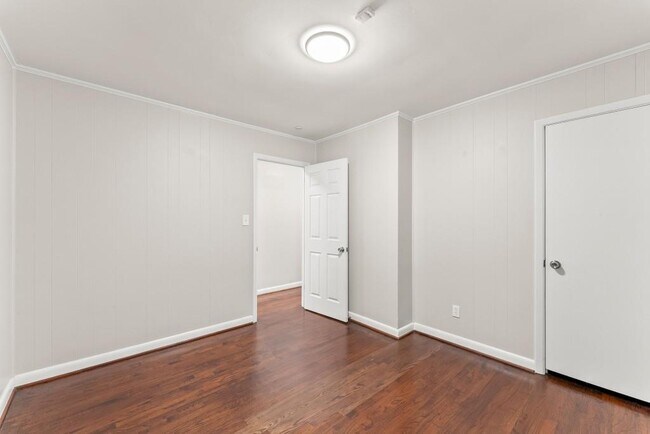 Building Photo - 2352 Elmwood Cir SE