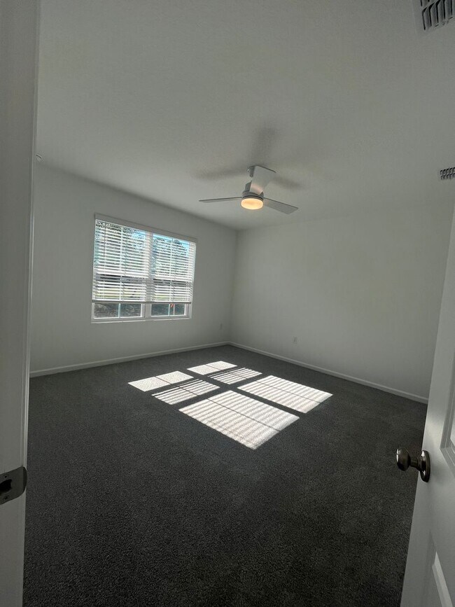 Building Photo - 5 Wagner Pl