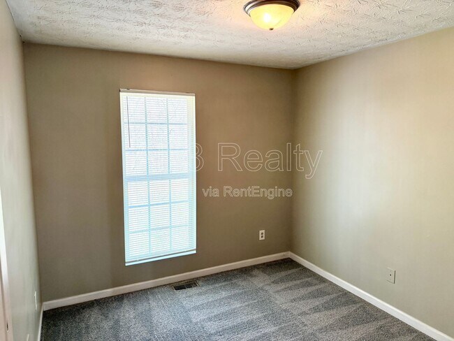 Building Photo - 1691 Redan W