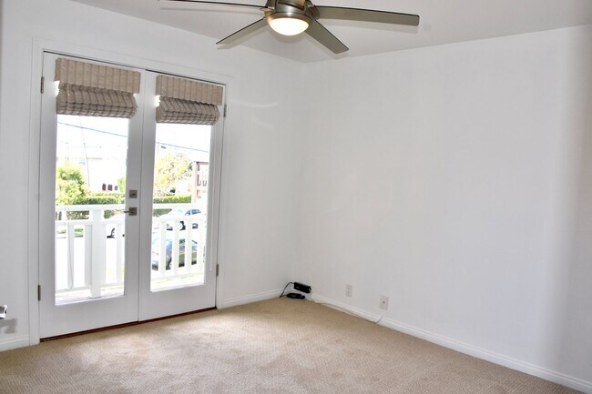 Building Photo - Beautiful spacious Home