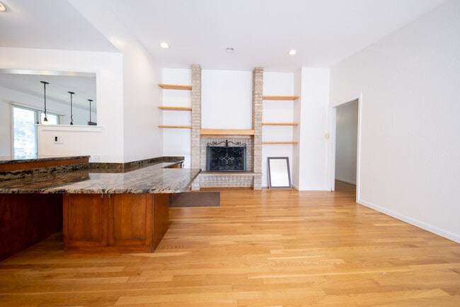 Building Photo - 6624 Southcrest Dr