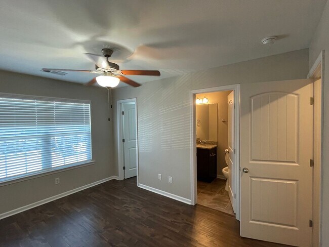 Building Photo - Beautiful Goodlettsville Condo Rental – 2 Bed, 2.5 Bath