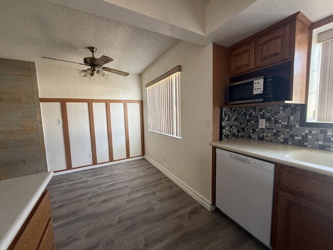 Building Photo - New Flooring, no carpet. 2bed 2bath Gated Community with a Swimming Pool