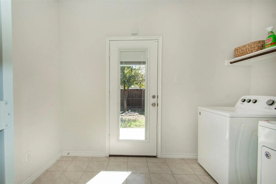 Building Photo - 2348 Opaline Dr