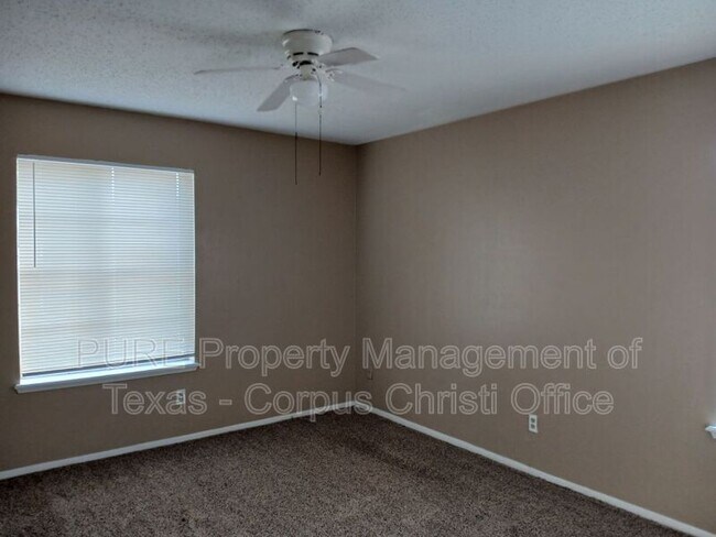 Building Photo - 421 Antares Dr