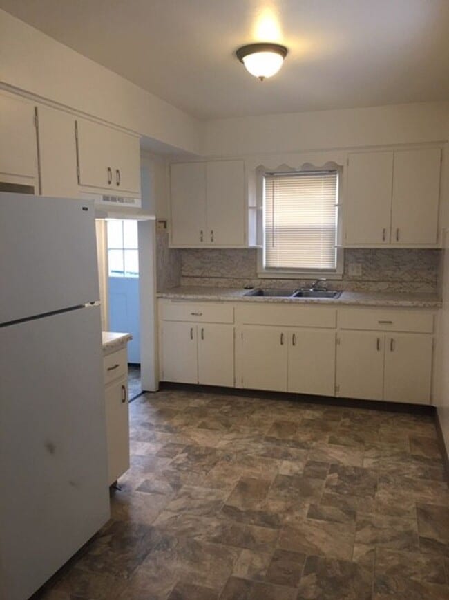 Building Photo - Remodeled Two bedroom Ranch $1150 per month