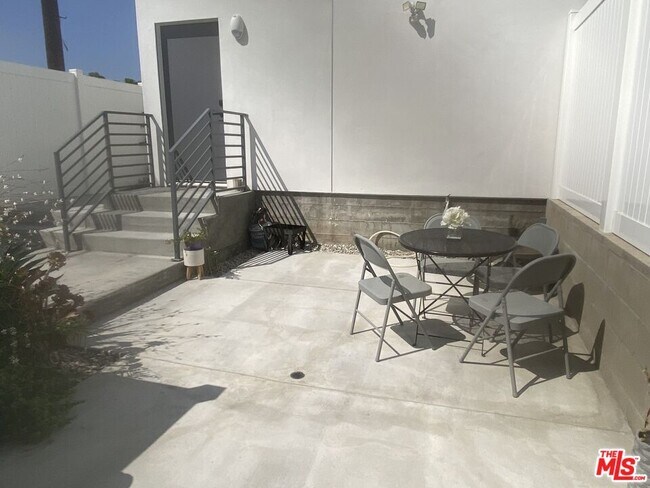 Building Photo - 10453 Etiwanda Ave