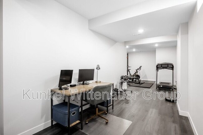 Building Photo - 2624 Beacon Point Ct