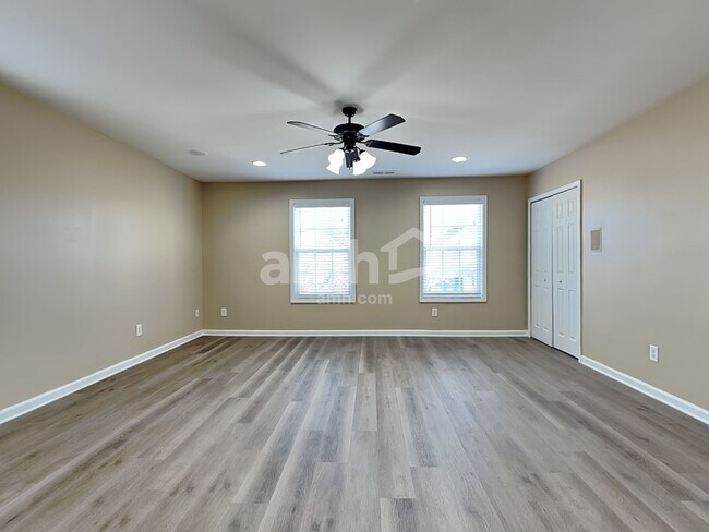 Building Photo - 6859 Coopers Hawk Trl