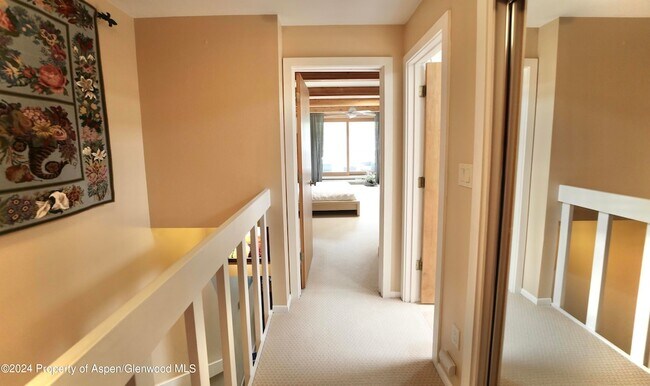 Building Photo - 1007 E Hyman Ave