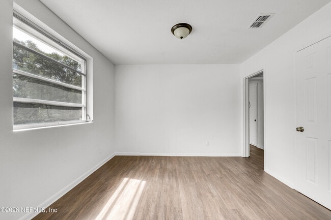 Building Photo - 503 W 16th St