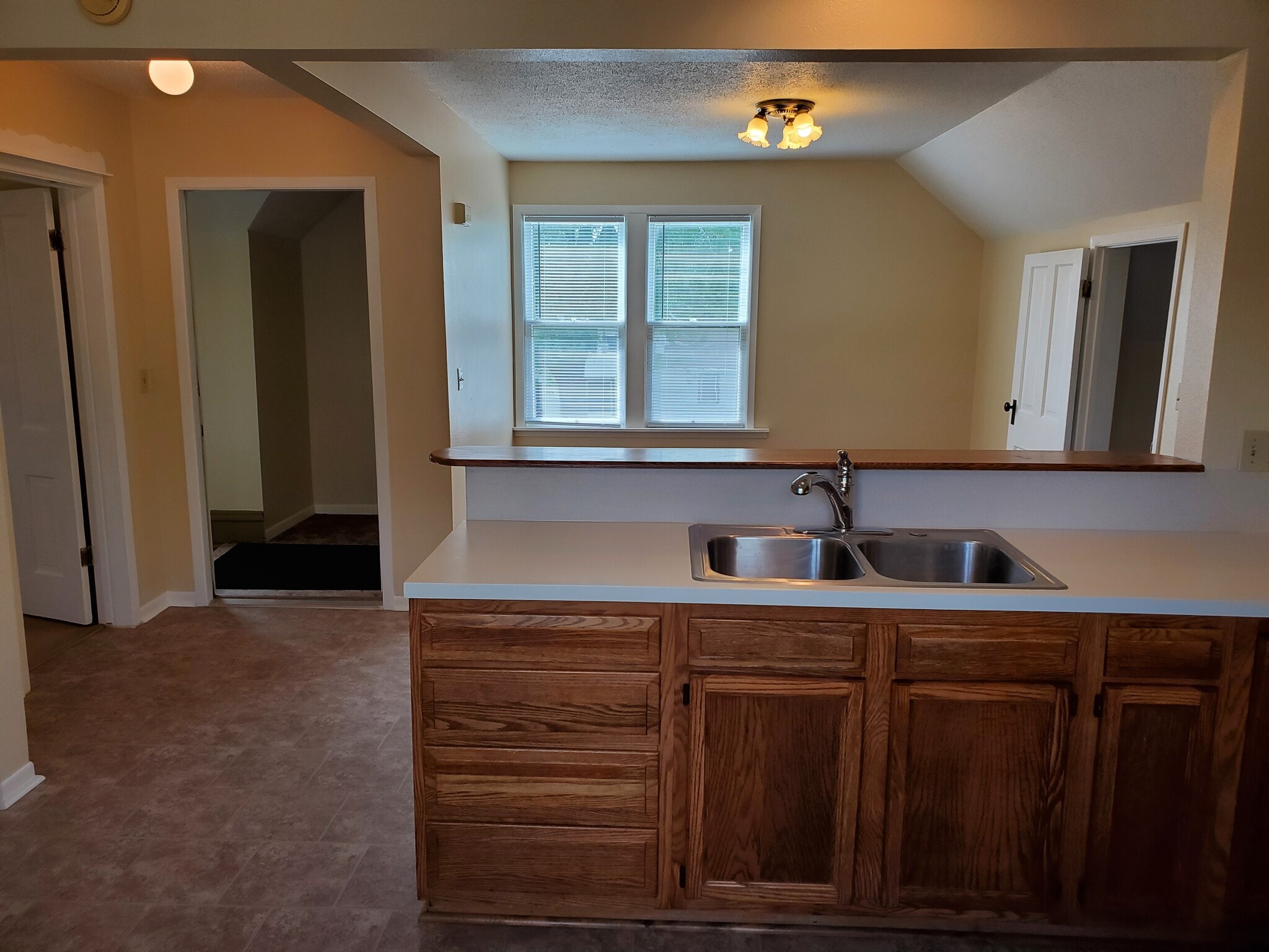 Building Photo - 108 3rd St W
