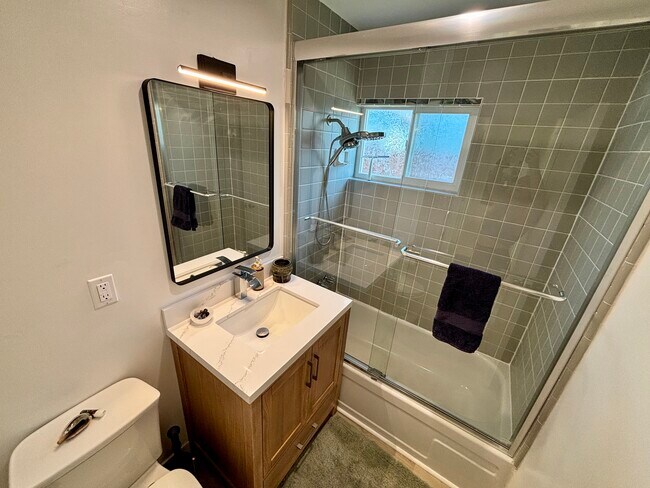 Building Photo - 1333 Currant Ave