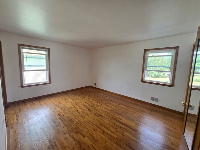 Building Photo - Updates abound at this SPACIOUS, half duplex with 3+ off-street parking spots, 3-bedrooms and 2 f...