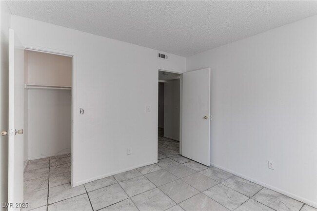 Building Photo - 312 E Tonopah Ave
