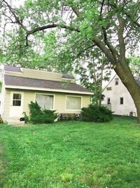 Building Photo - Charming & Cozy 3BR Home with Modern Touches in Quiet Des Moines Neighborhood