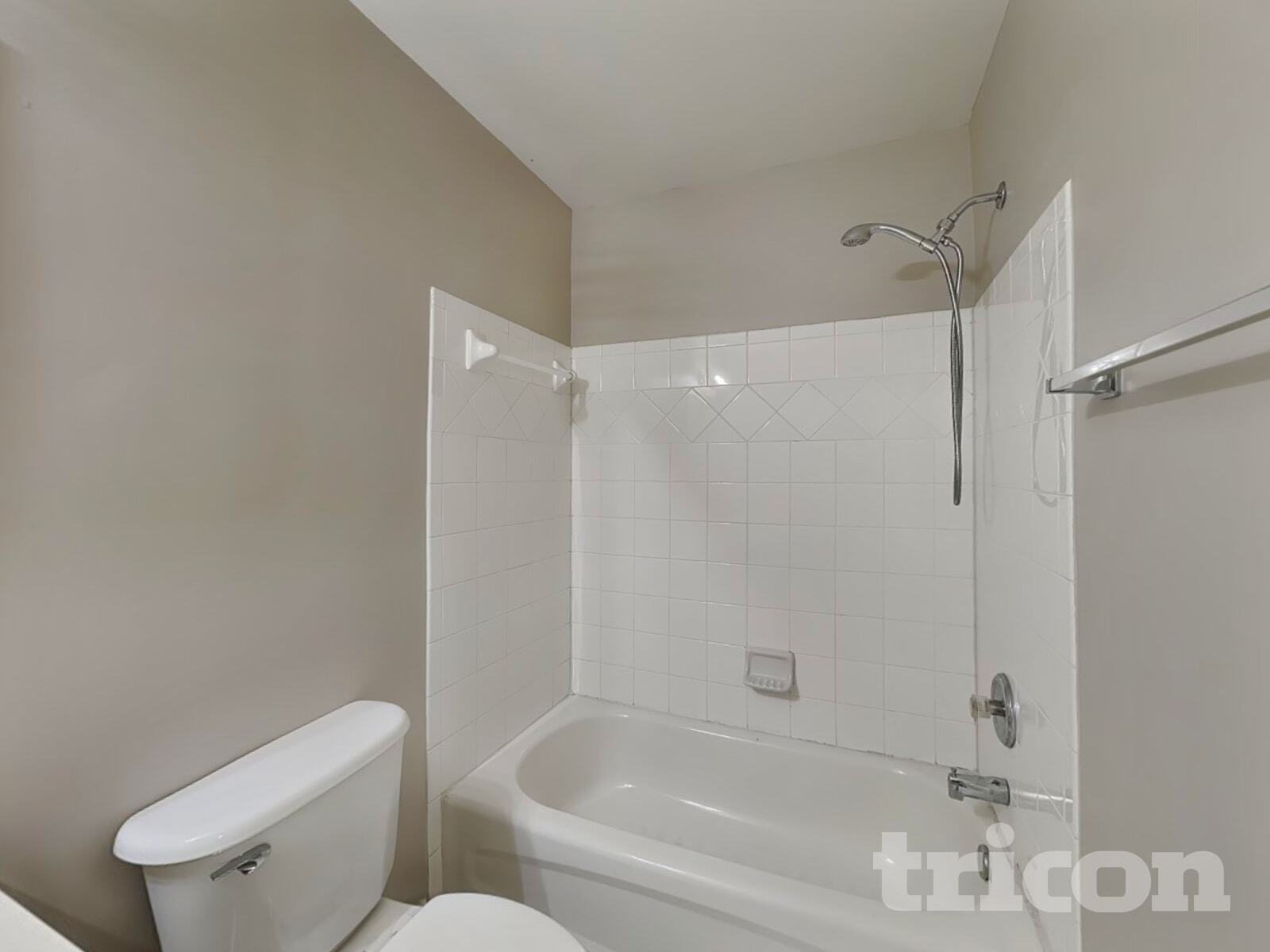 Building Photo - 716 Parkside Dr