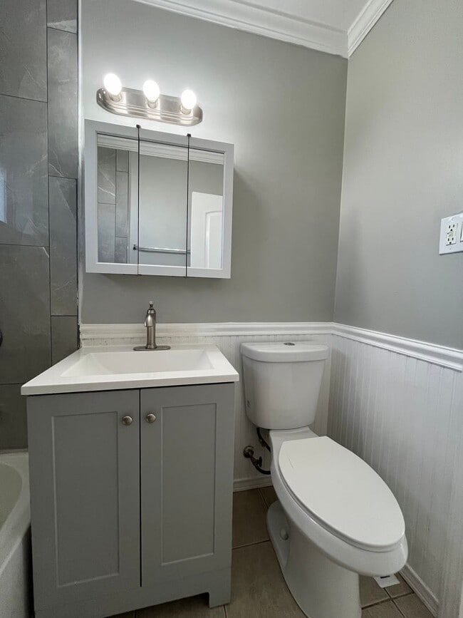 Building Photo - 2 Bedroom Ranch Home now available in Lans...
