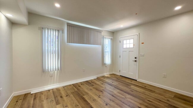 Building Photo - 126 E 3rd St