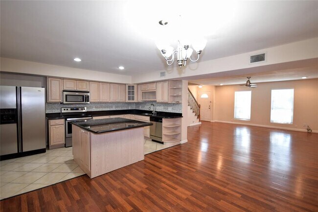 Building Photo - 8102 Amelia Rd