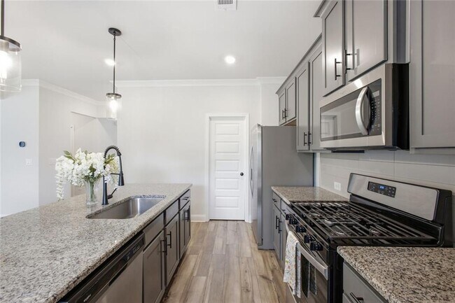 Building Photo - 2700 Westgate Park Dr