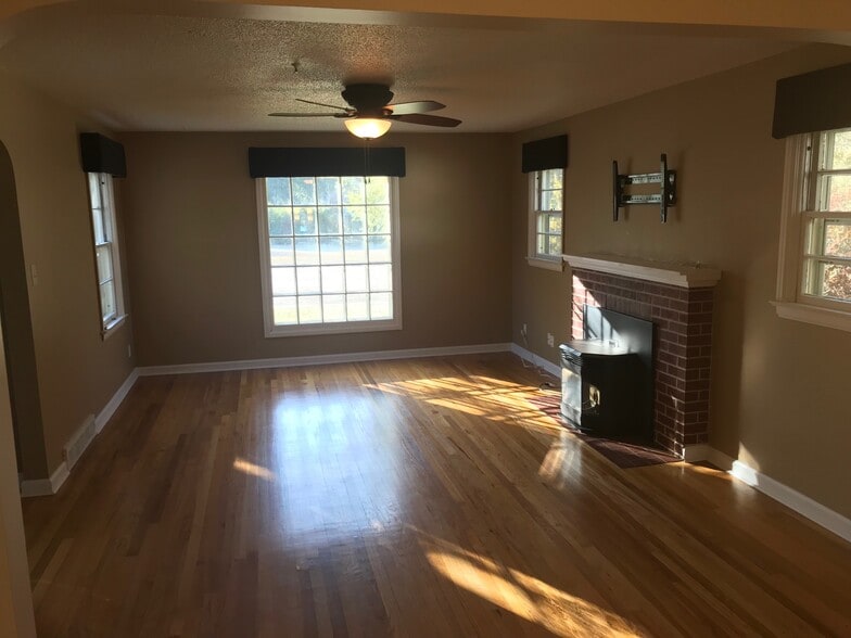 Living Room - 3727 Dillon Ave