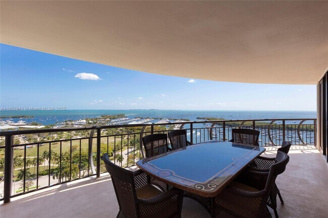 Building Photo - 2843 S Bayshore Dr