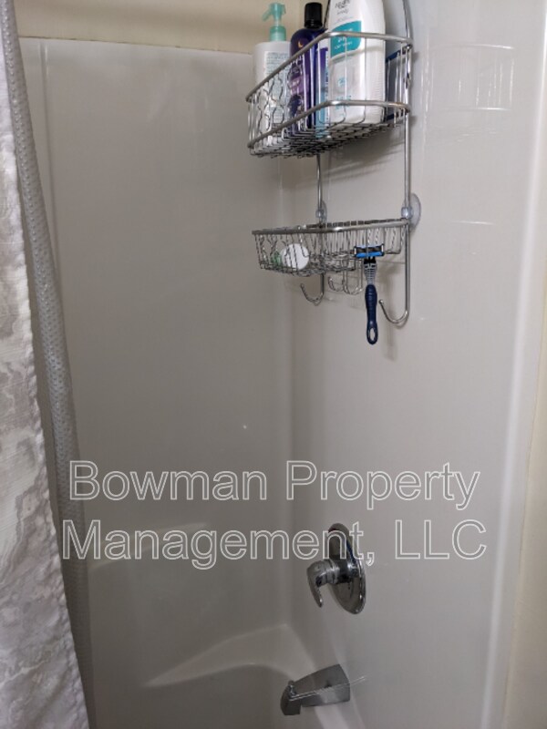 Building Photo - 490 S Barnett Shoals Rd