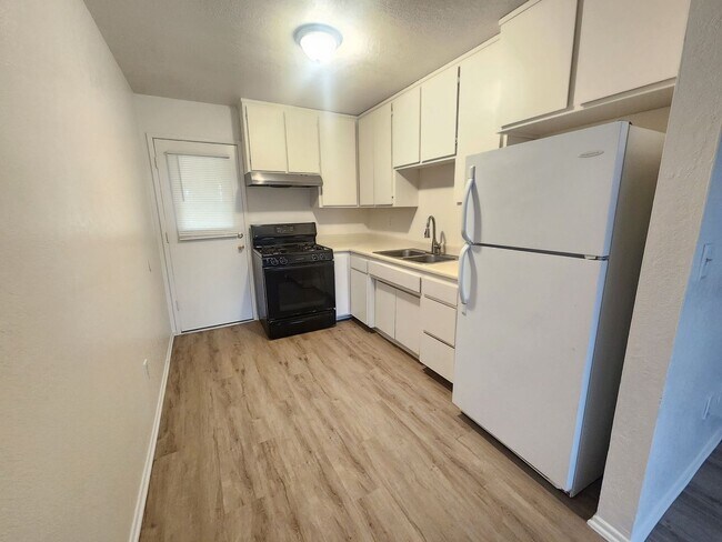 Building Photo - 74016 Maricopa Dr