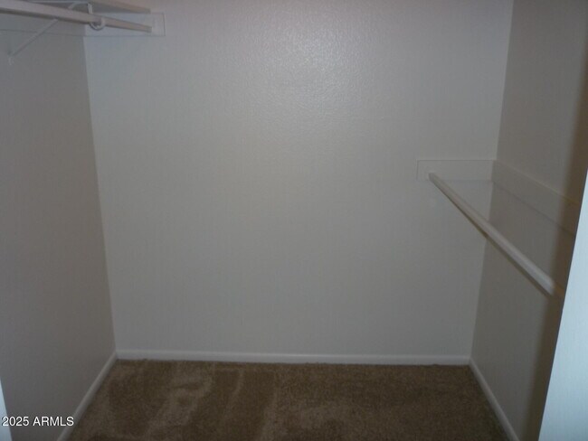Building Photo - 12618 W Parkwood Dr
