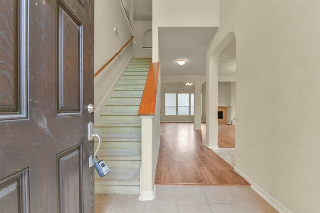 Building Photo - 1120 Lasso Ct