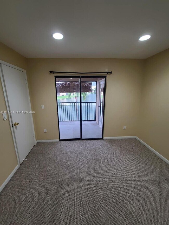 Building Photo - 1002 Adams Ave