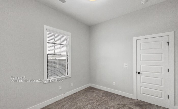 Building Photo - 1022 Windsor Dr