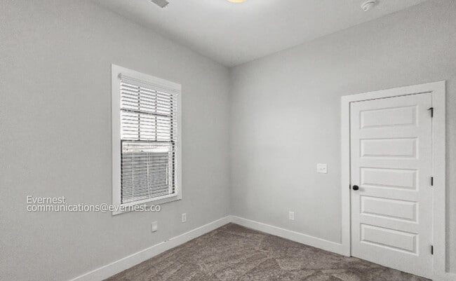 Building Photo - Charming 3BR/3BA Hoover Home with Fenced-In Yard & Modern LVP Flooring