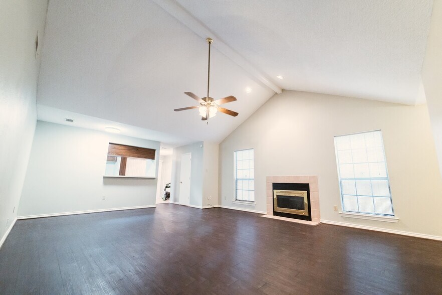 Living room - 1901 Wyatt Dr