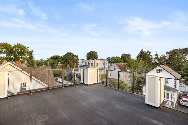 Building Photo - 57 Lincoln Ave