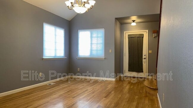 Building Photo - 761 S Laurue Dr