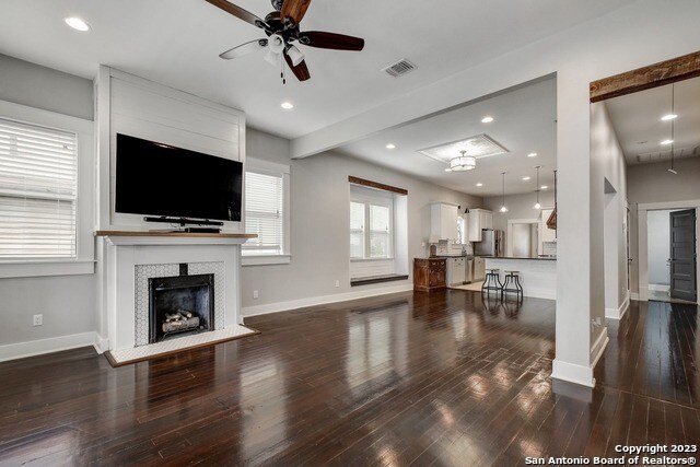 Building Photo - 612 Hunstock Ave