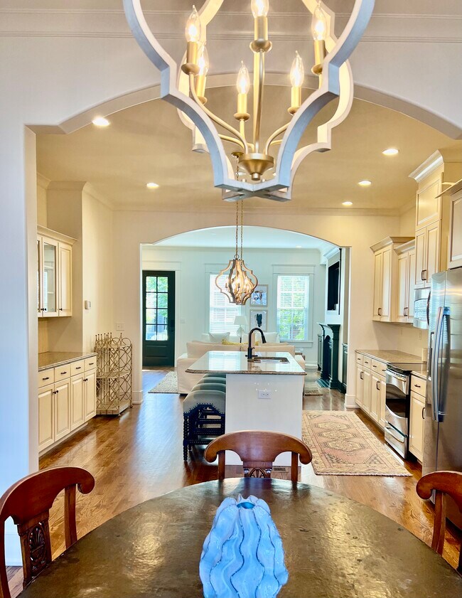 Kitchen - 9403 Delphinium St
