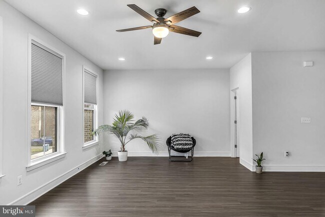 Building Photo - 23035 Sullivans Cove Sq
