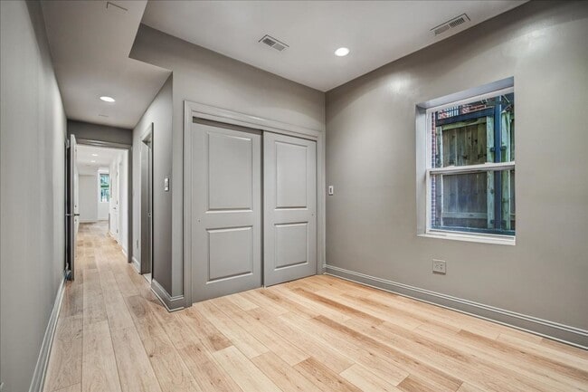 Building Photo - Modern 2BR 2BA Apartment in Columbia Heights