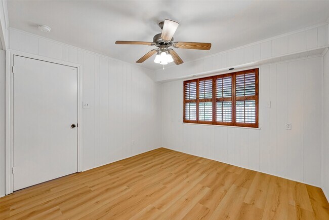 Building Photo - 6222 Creekbend Dr