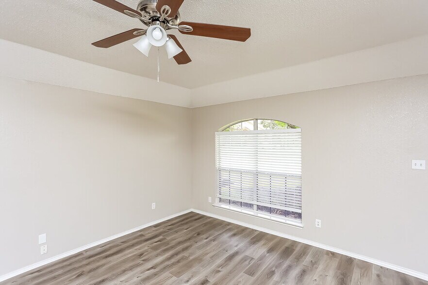 Building Photo - 4813 Cable Dr